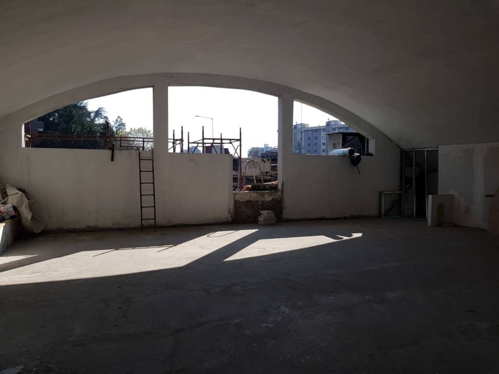negozio in affitto a Monza