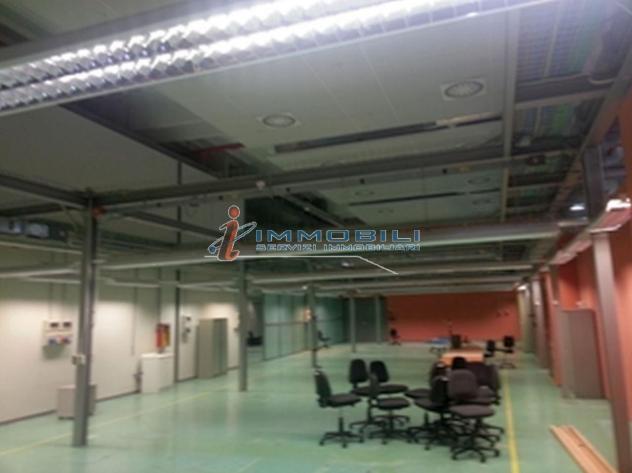 locale commerciale in affitto a Monza