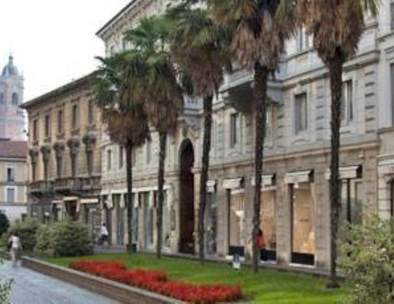 locale commerciale in affitto a Monza in zona Centro Storico