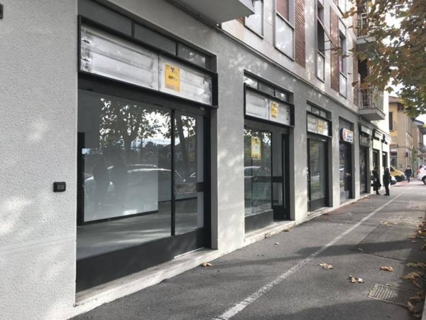negozio in affitto a Monza