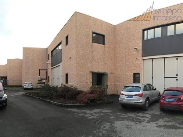 capannone in affitto a Monza