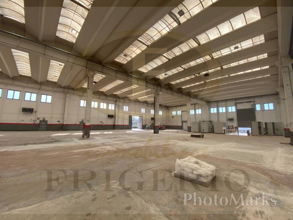 locale commerciale in affitto a Monza