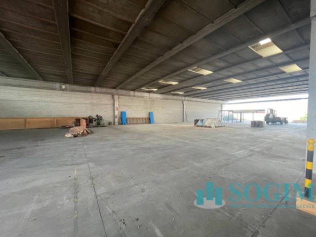 locale commerciale in affitto a Monza