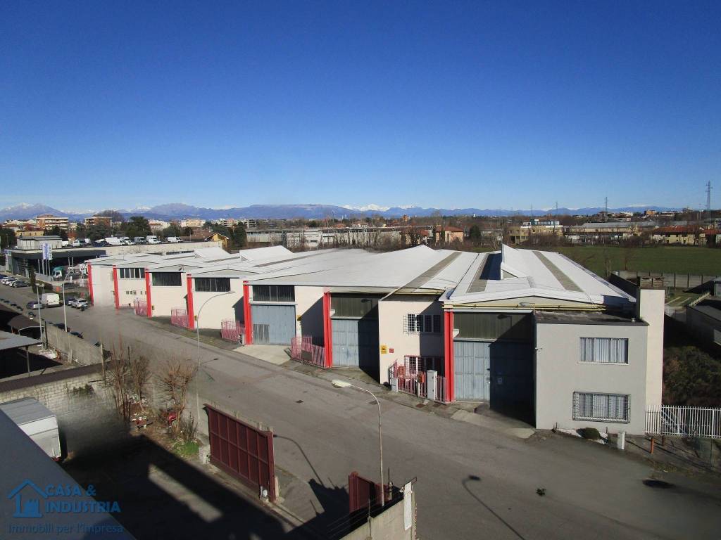 locale commerciale in affitto a Monza