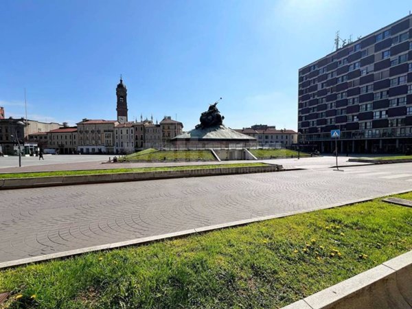 appartamento in affitto a Monza in zona Centro Storico