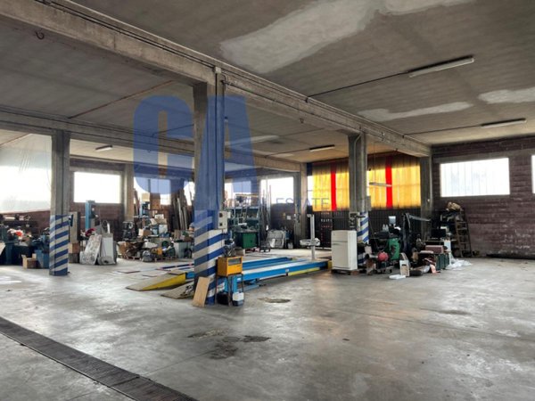 locale di sgombero in affitto a Monza