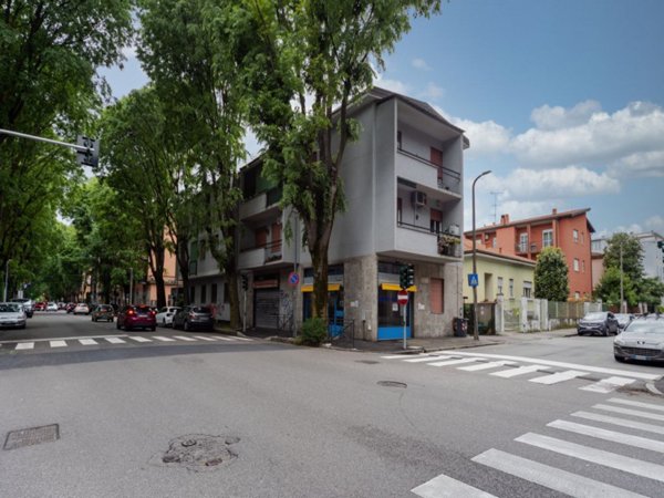 negozio in affitto a Monza