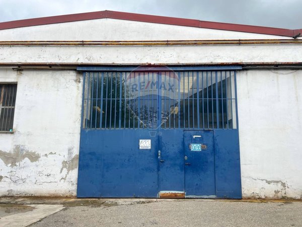 locale commerciale in affitto a Monza