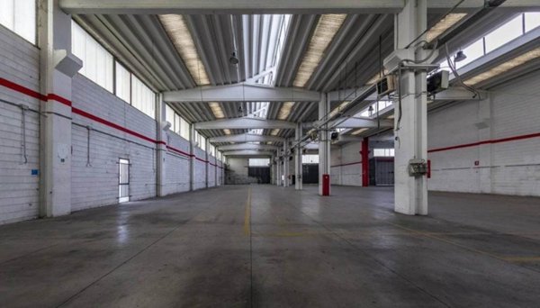 locale commerciale in affitto a Monza