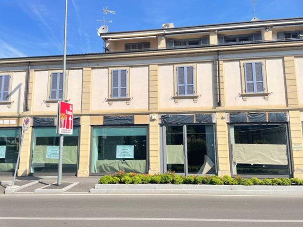 negozio in affitto a Monza