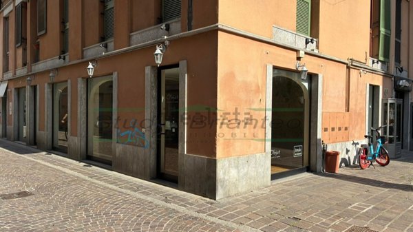 locale commerciale in affitto a Monza in zona Centro Storico