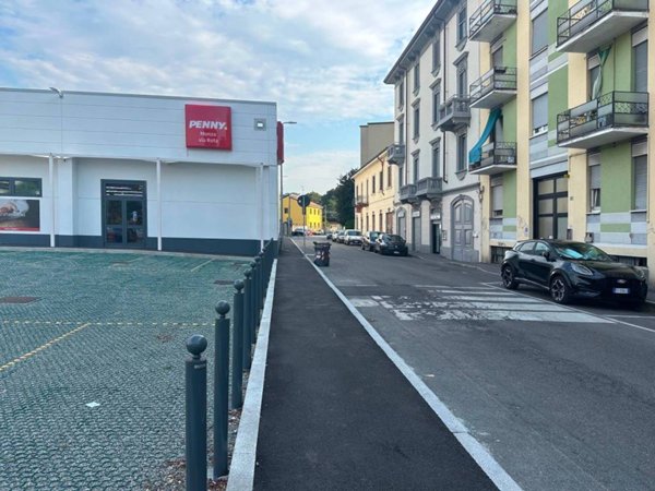 negozio in affitto a Monza