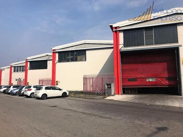 locale commerciale in affitto a Monza