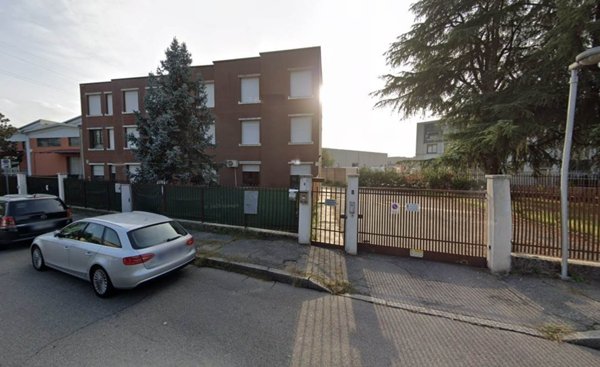 locale di sgombero in affitto a Monza
