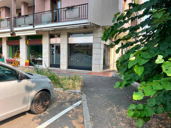 negozio in affitto a Monza