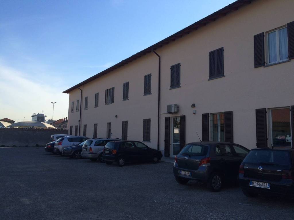 locale commerciale in affitto a Monza