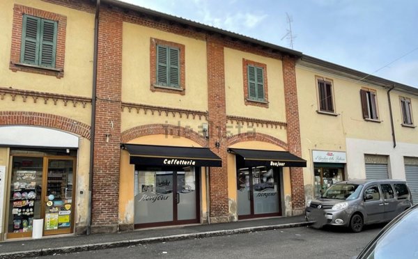 negozio in affitto a Monza