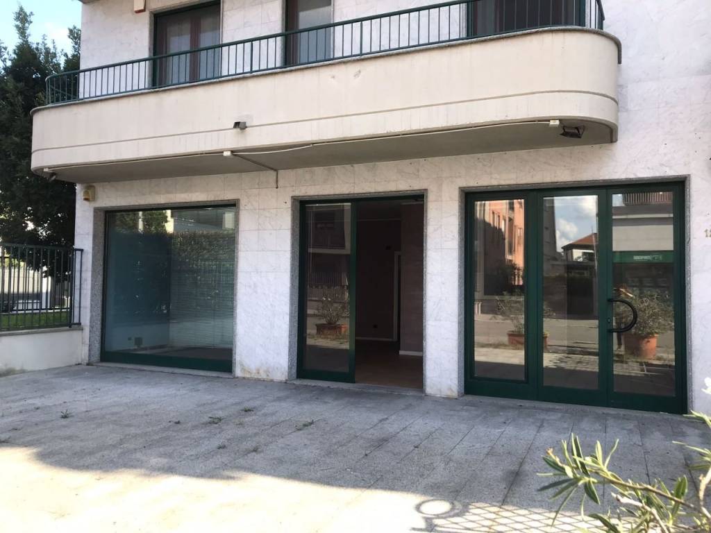 negozio in affitto a Monza