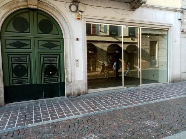 negozio in affitto a Monza
