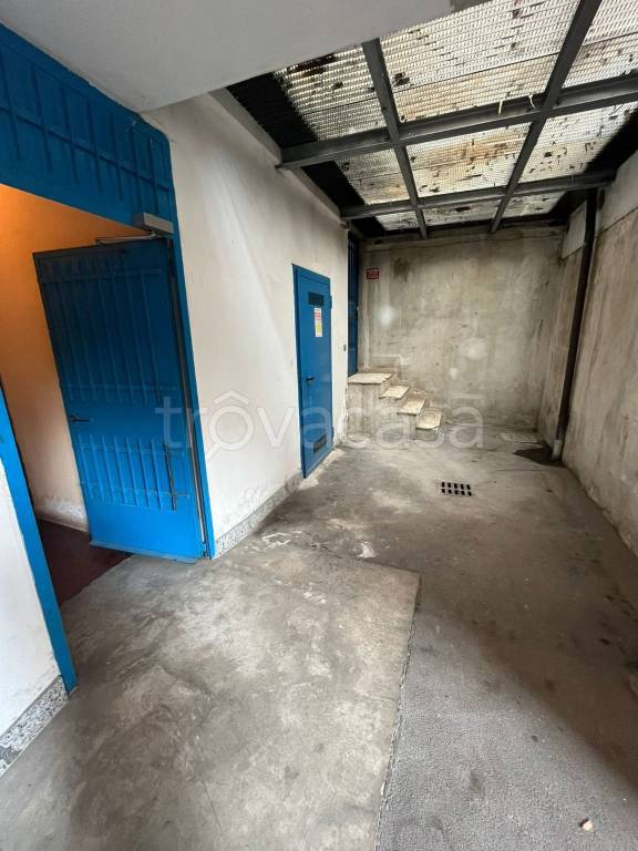 locale commerciale in affitto a Monza