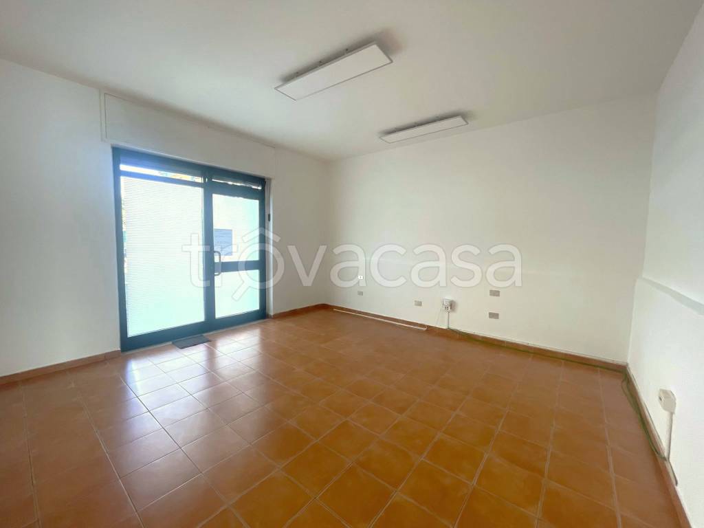 negozio in affitto a Monza in zona Ospedale San Gerardo