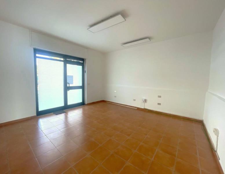 negozio in affitto a Monza