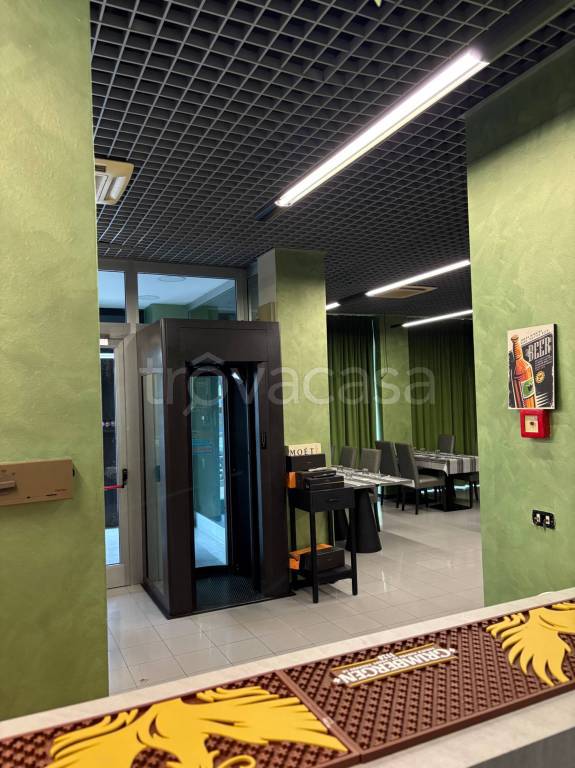 negozio in affitto a Monza