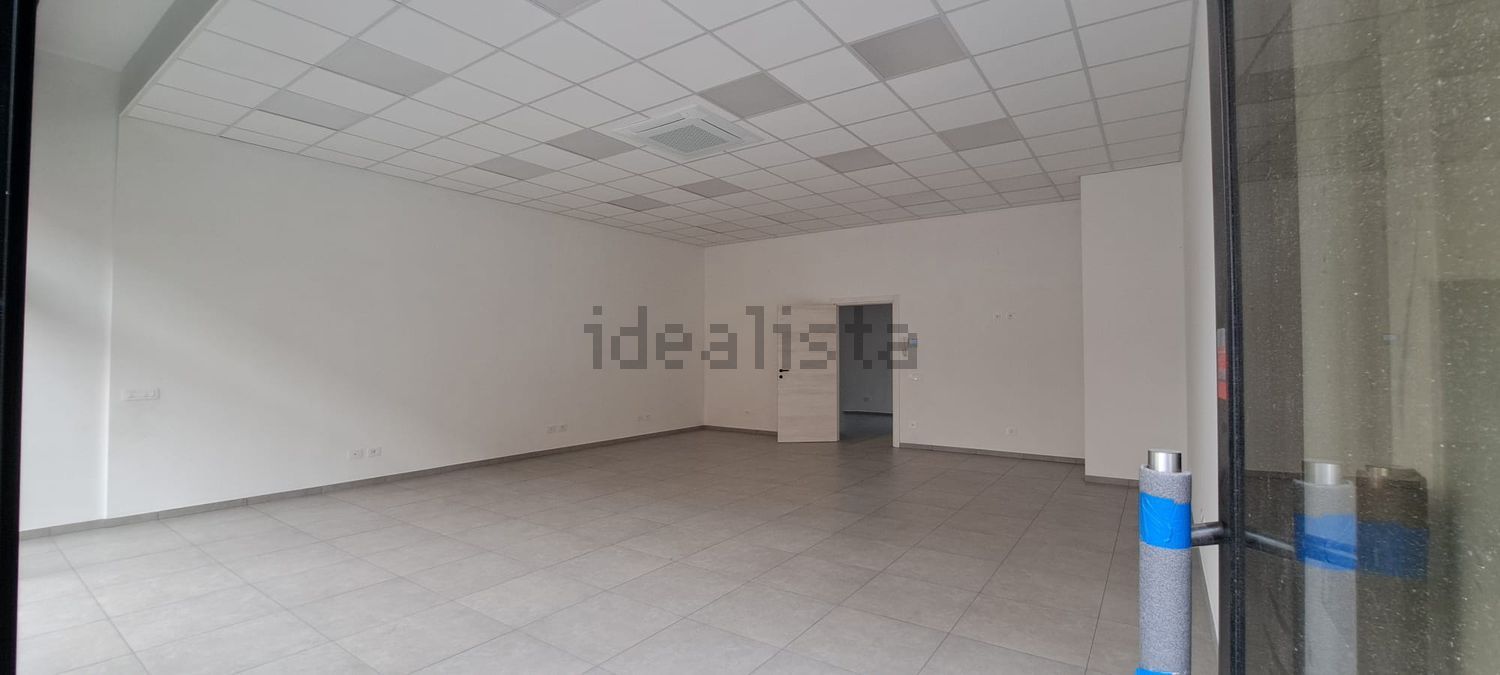 negozio in affitto a Monza