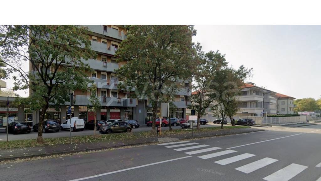 negozio in affitto a Monza in zona Ospedale San Gerardo