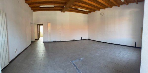 locale commerciale in affitto a Monza