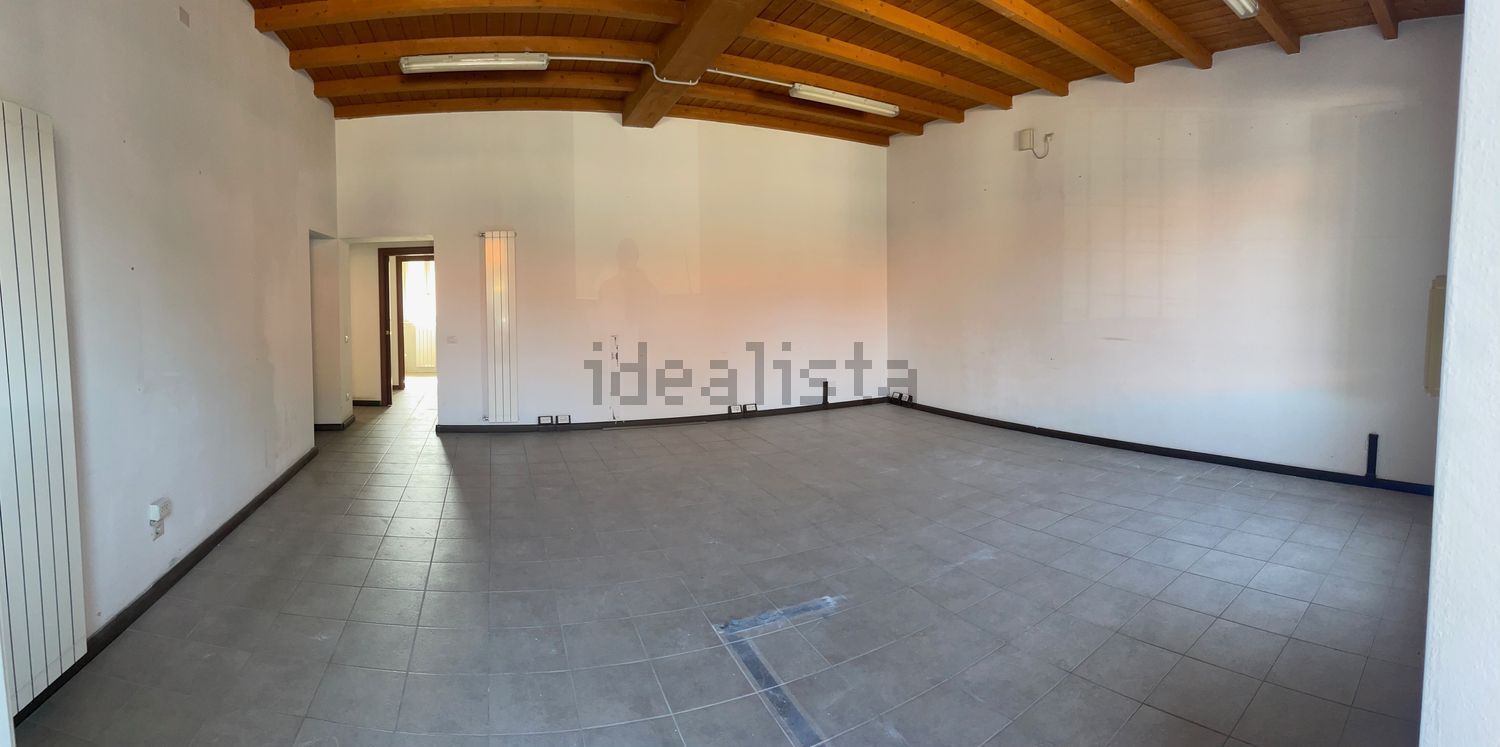 locale commerciale in affitto a Monza