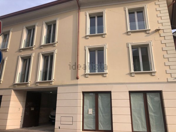 negozio in affitto a Monza