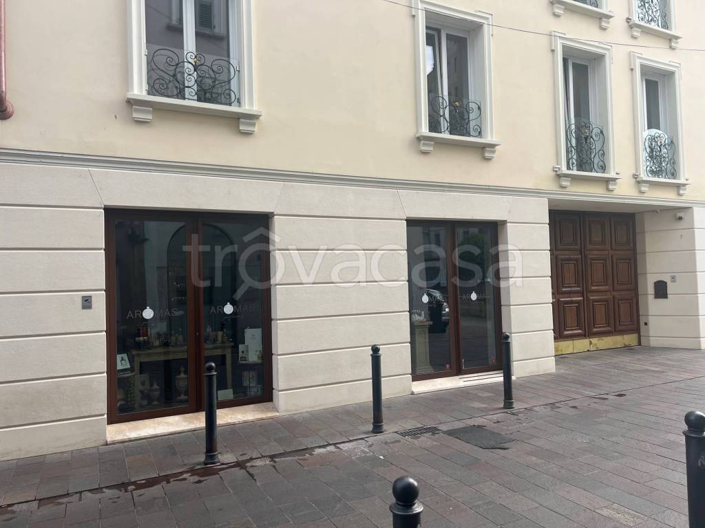 negozio in affitto a Monza in zona Centro Storico