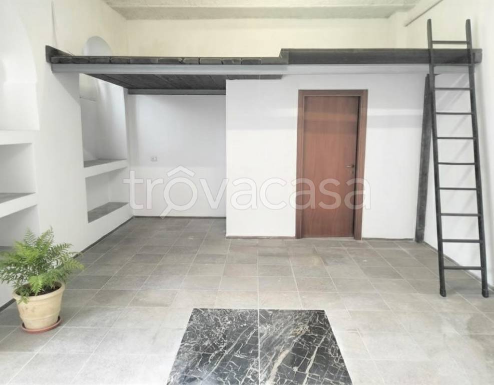 locale commerciale in affitto a Monza in zona Centro Storico