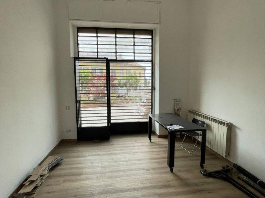 negozio in affitto a Monza