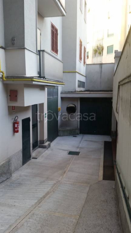 locale commerciale in affitto a Monza