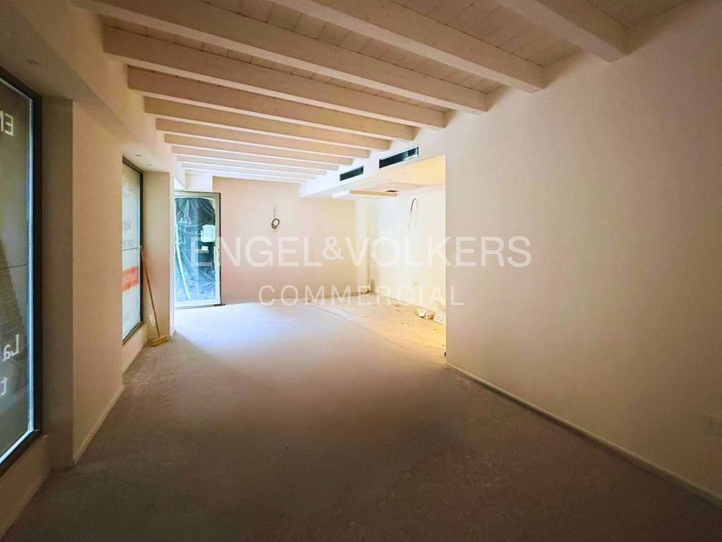 negozio in affitto a Monza