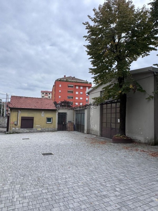 capannone in affitto a Monza