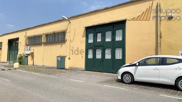 capannone in affitto a Monza