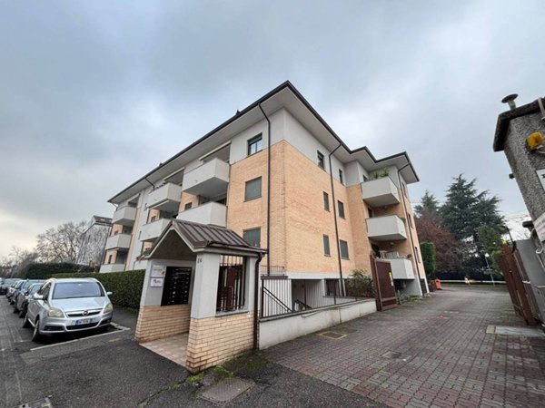 locale commerciale in affitto a Monza