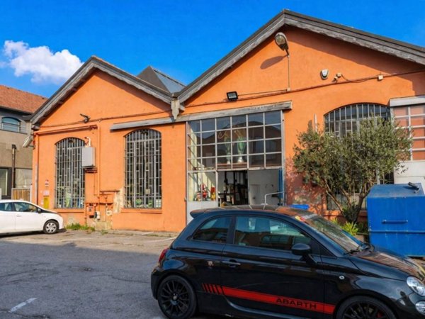 negozio in vendita a Monza in zona Centro Storico