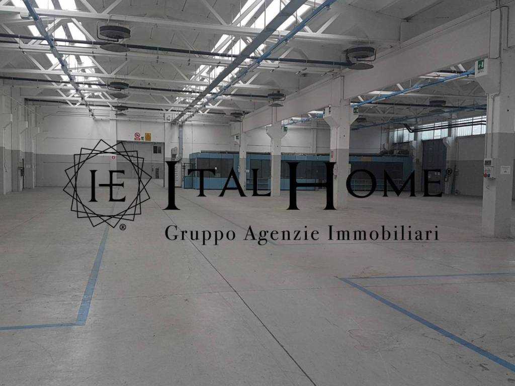 locale commerciale in affitto a Monza