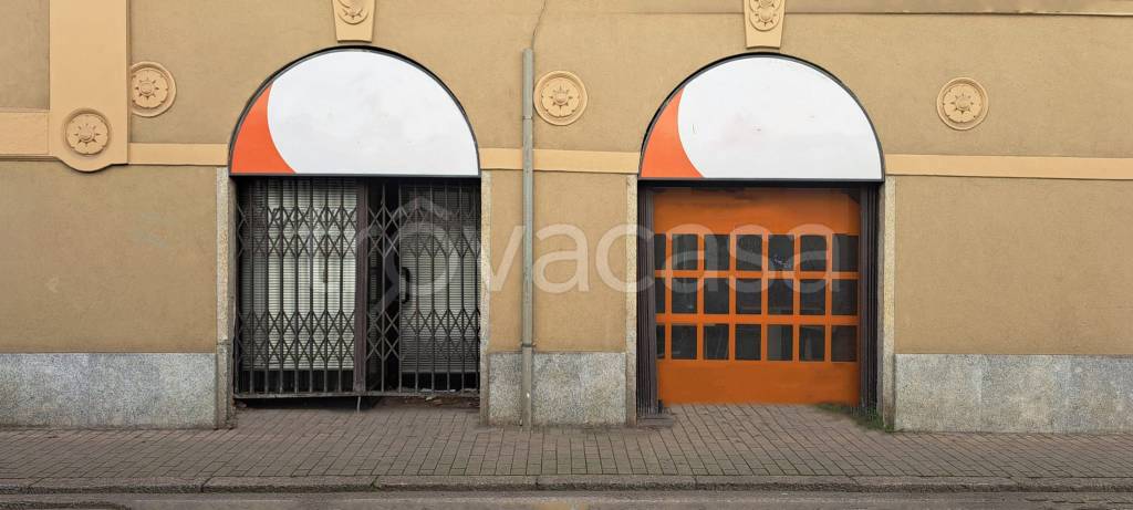 negozio in affitto a Monza