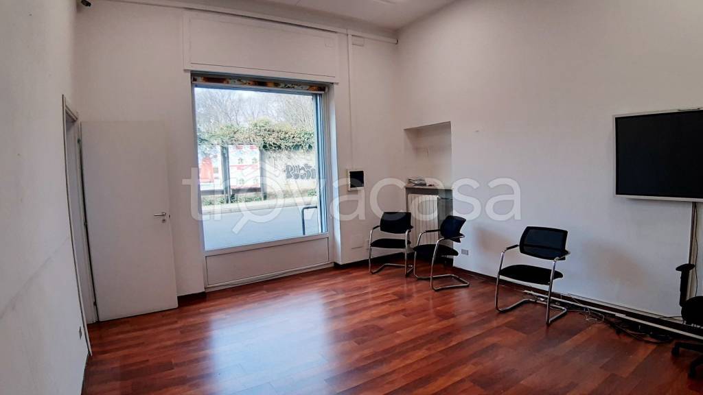 negozio in affitto a Monza in zona Centro Storico
