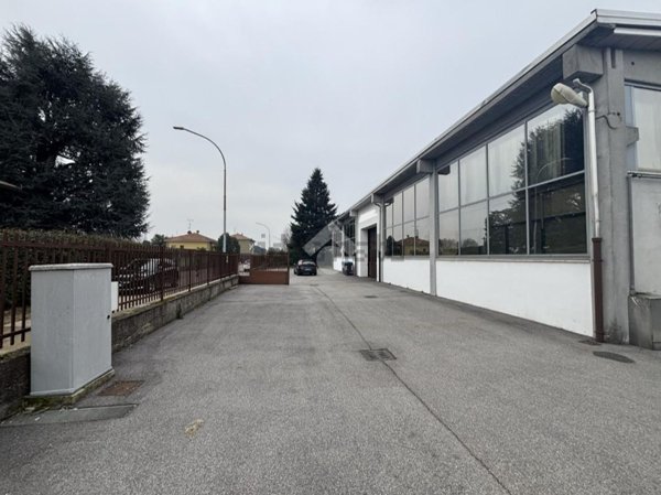 capannone in affitto a Monza