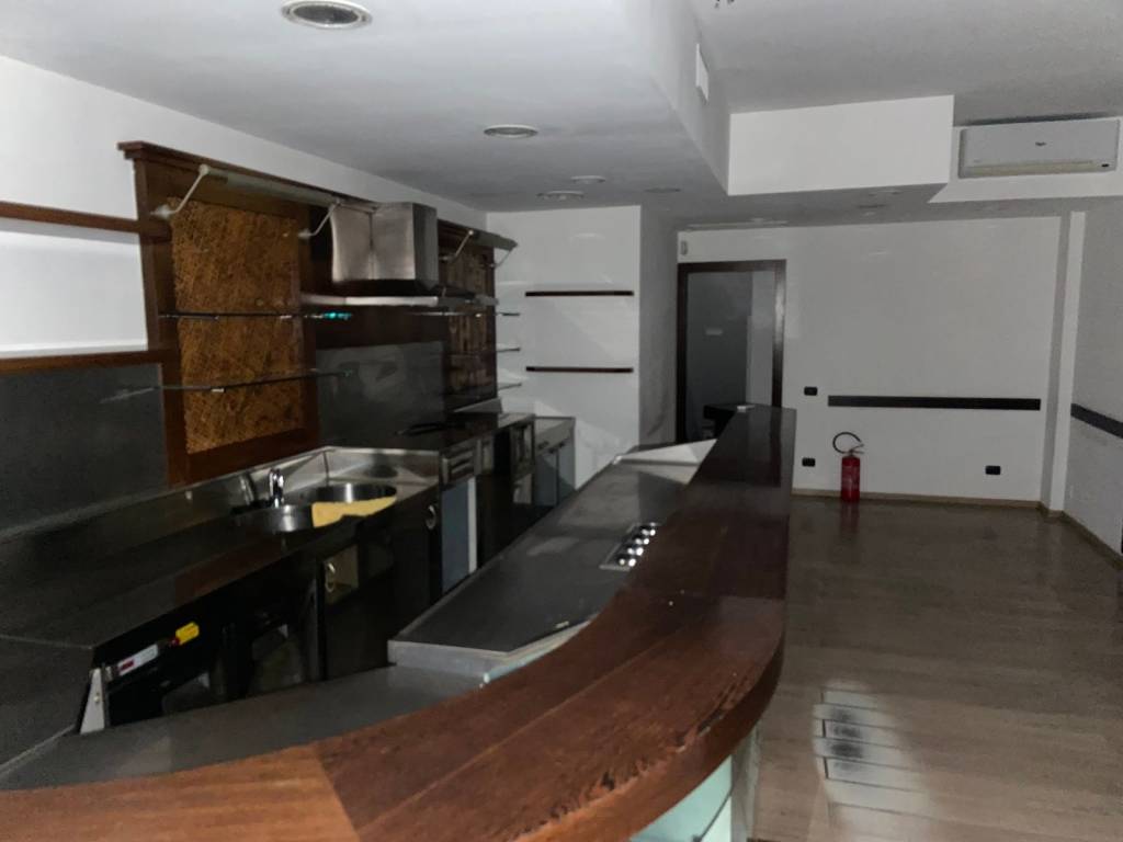 negozio in affitto a Monza in zona Centro Storico