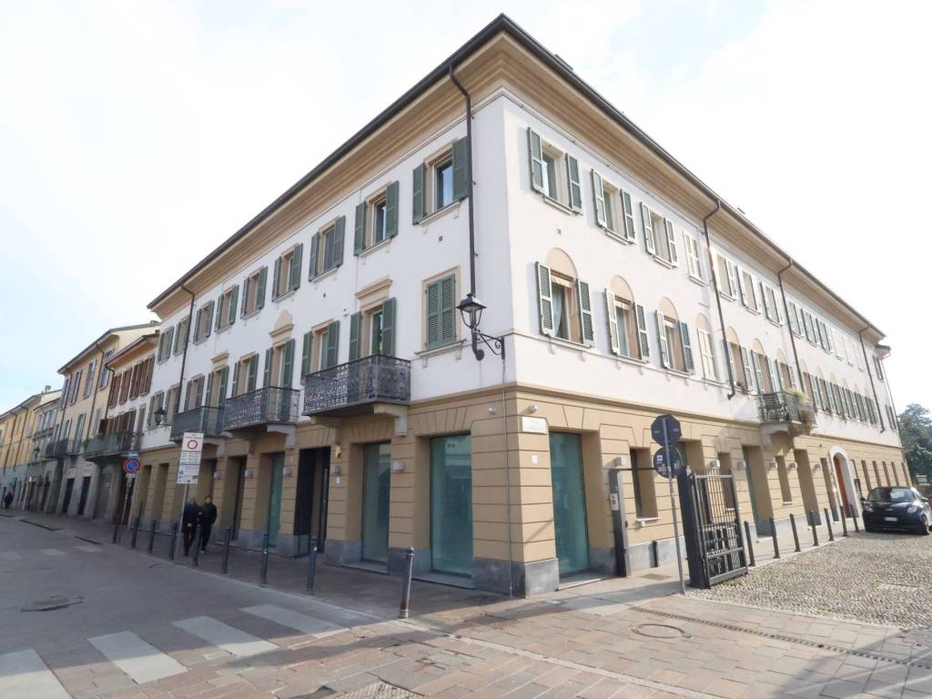 negozio in affitto a Monza in zona Centro Storico