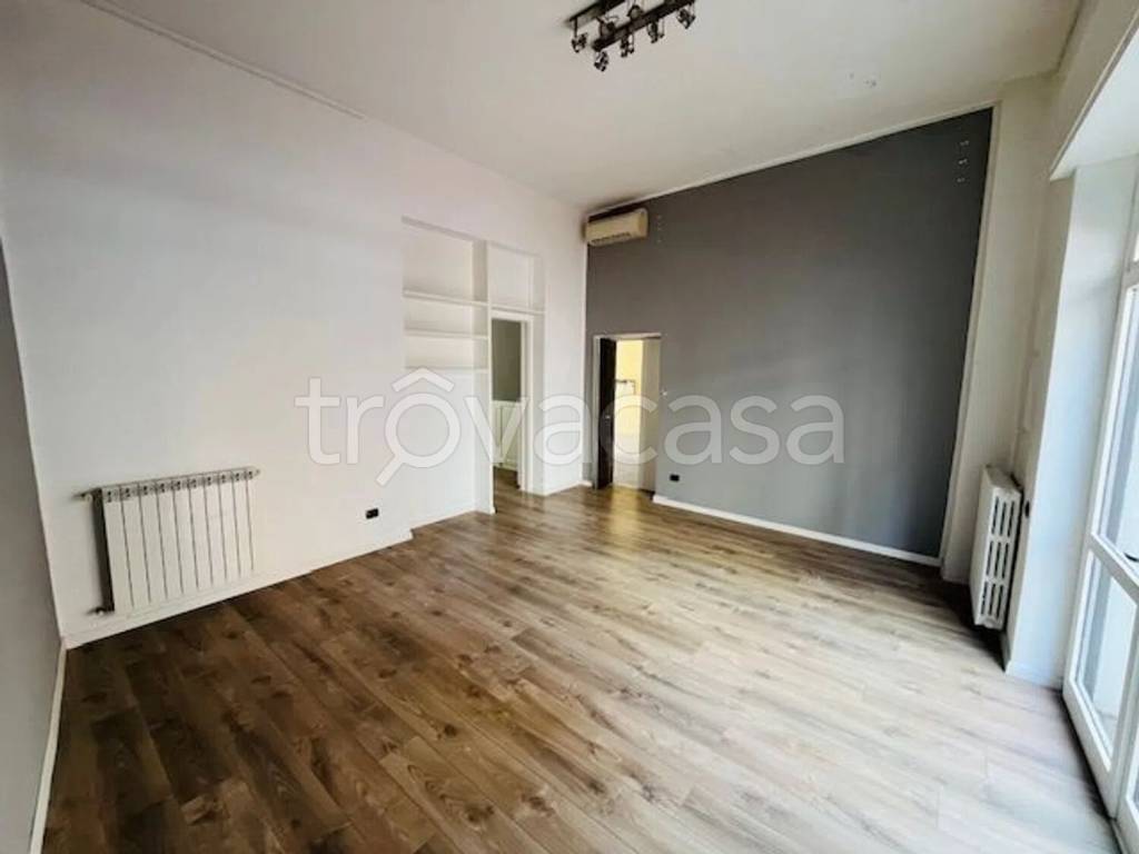 negozio in affitto a Monza