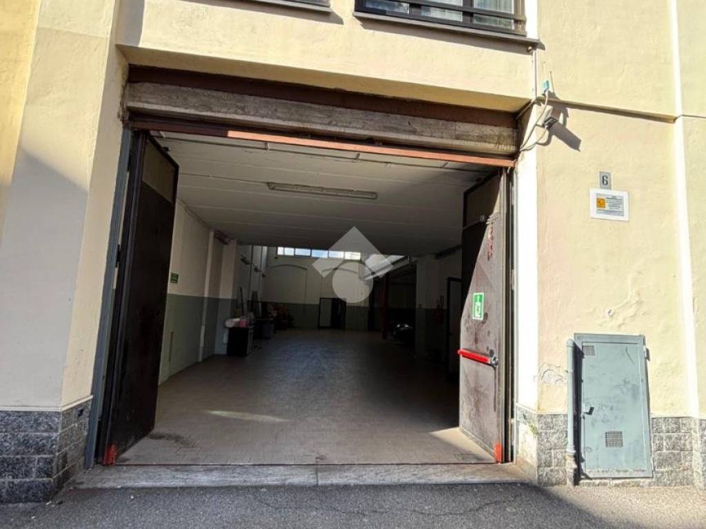 locale commerciale in affitto a Monza