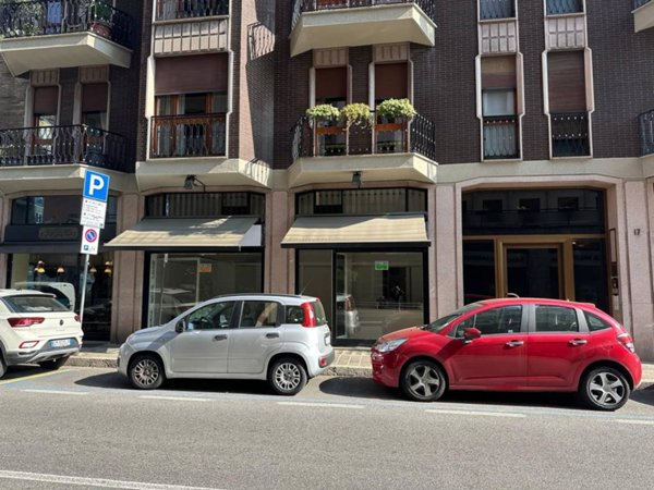 negozio in affitto a Monza